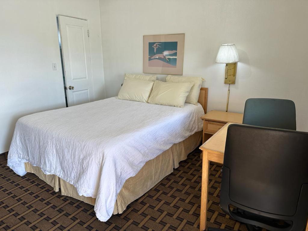 Ski'S Western Motel Great Falls Exterior photo