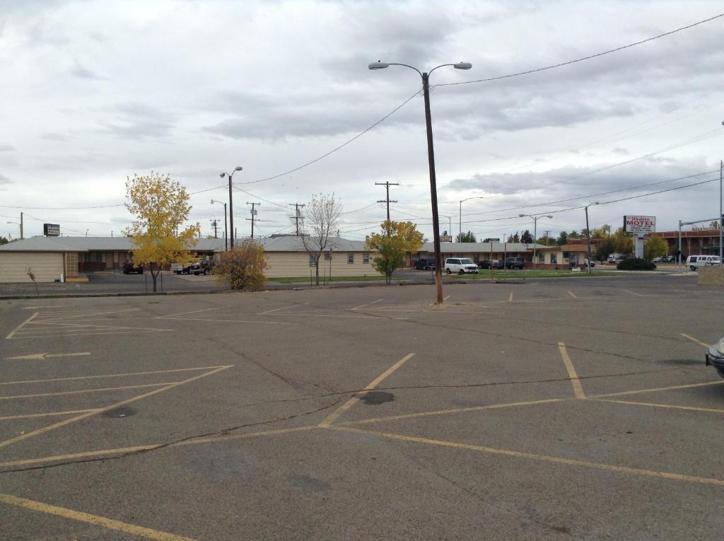 Ski'S Western Motel Great Falls Exterior photo