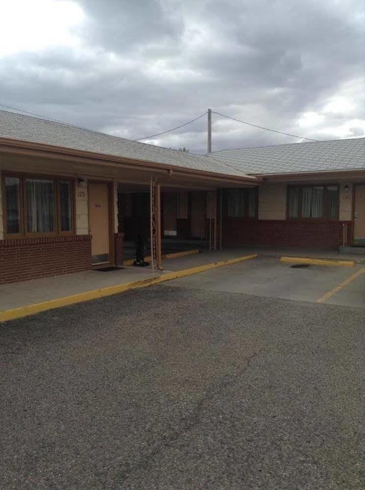 Ski'S Western Motel Great Falls Exterior photo